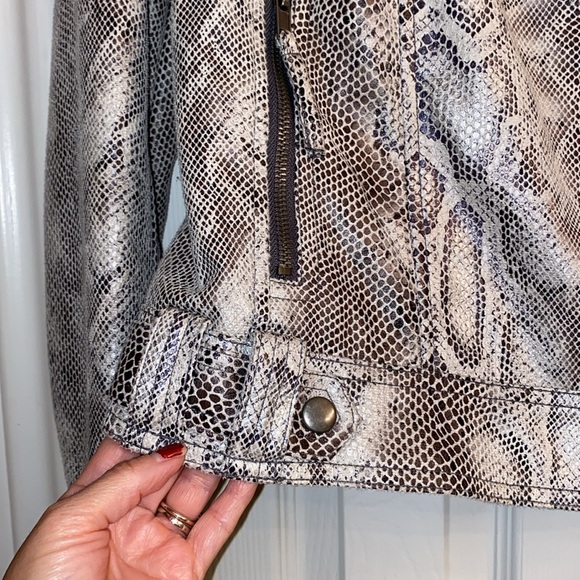 KUT from the Kloth Faux
Snakeskin Jacket, Size: XL - Picture 2 of 11
